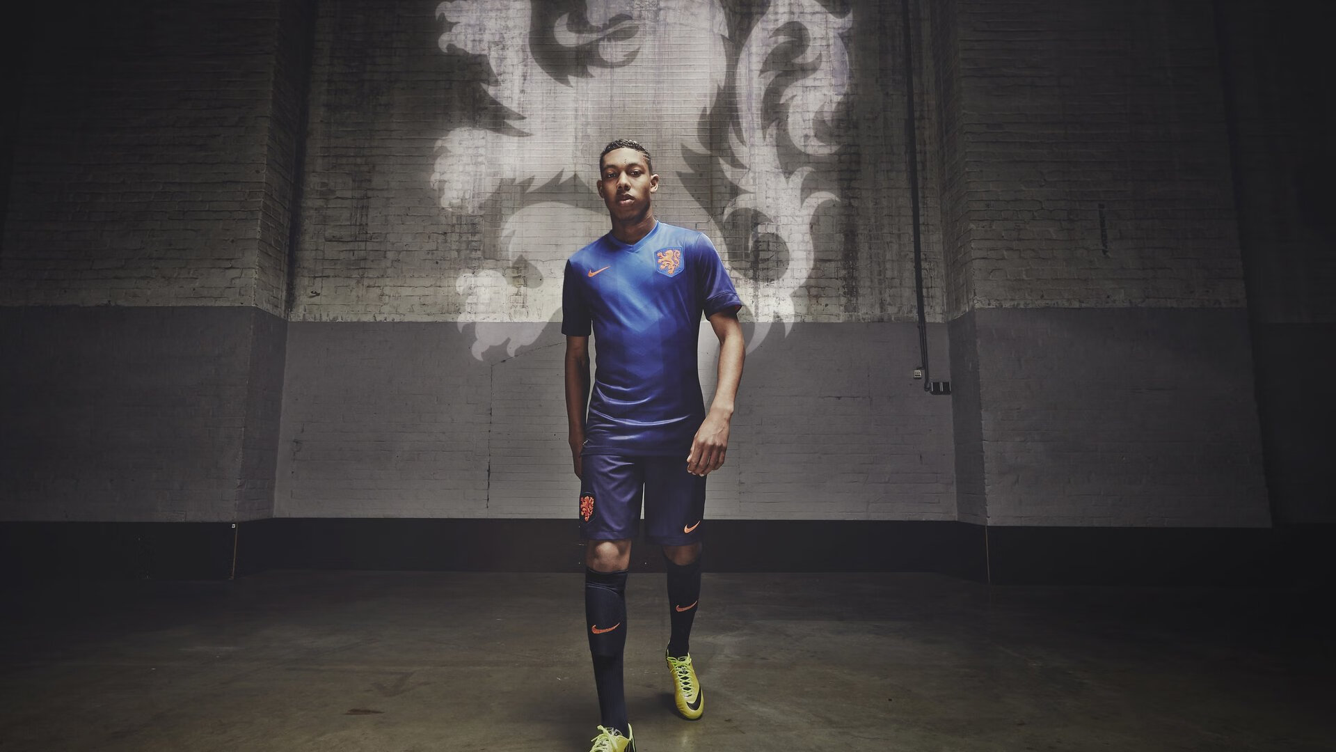 精彩足球边路突破全记录,足球边锋突破技巧