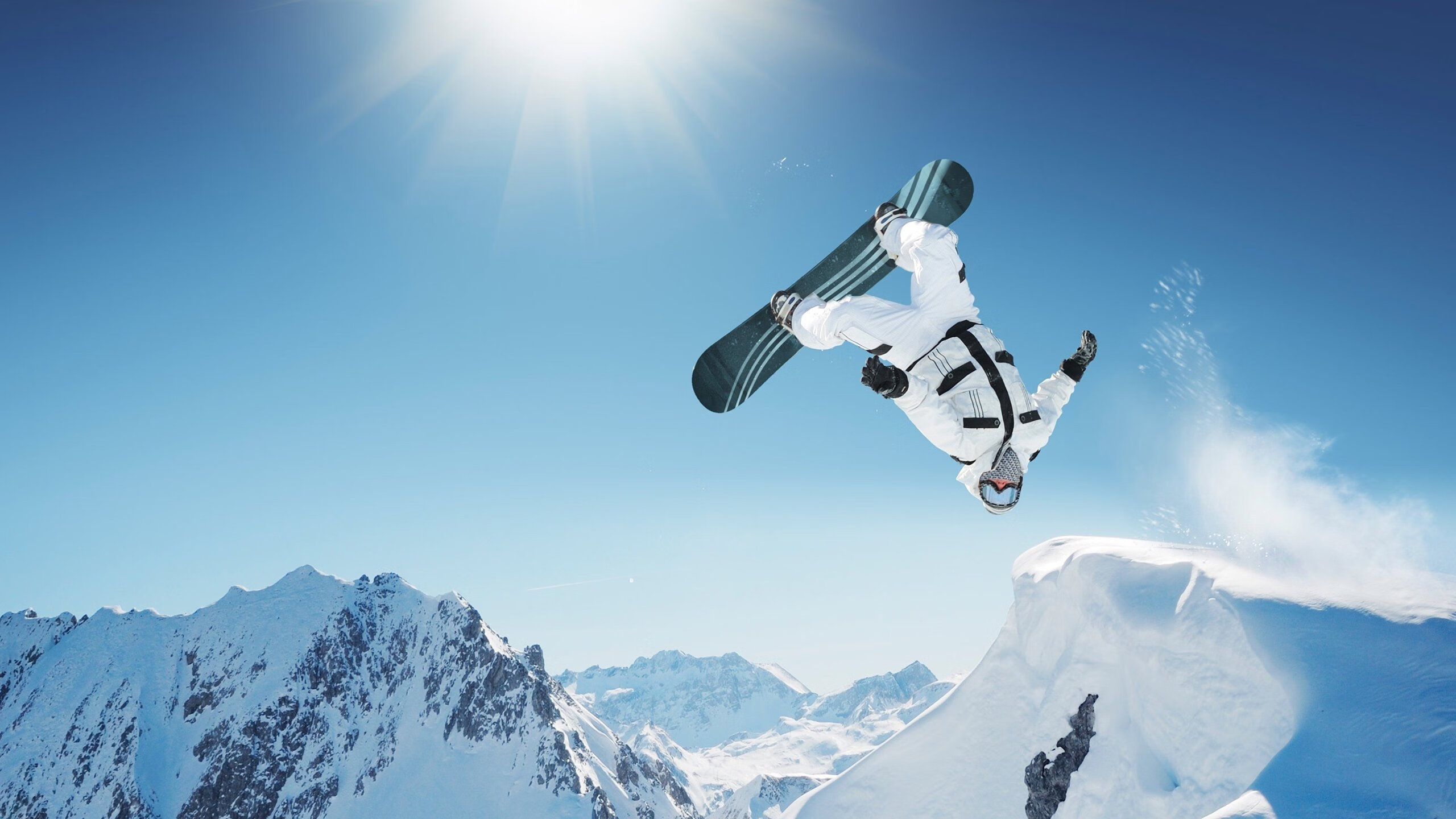 足球赛场上展现精湛技艺,赛况引人入胜,足球赛赛场上的