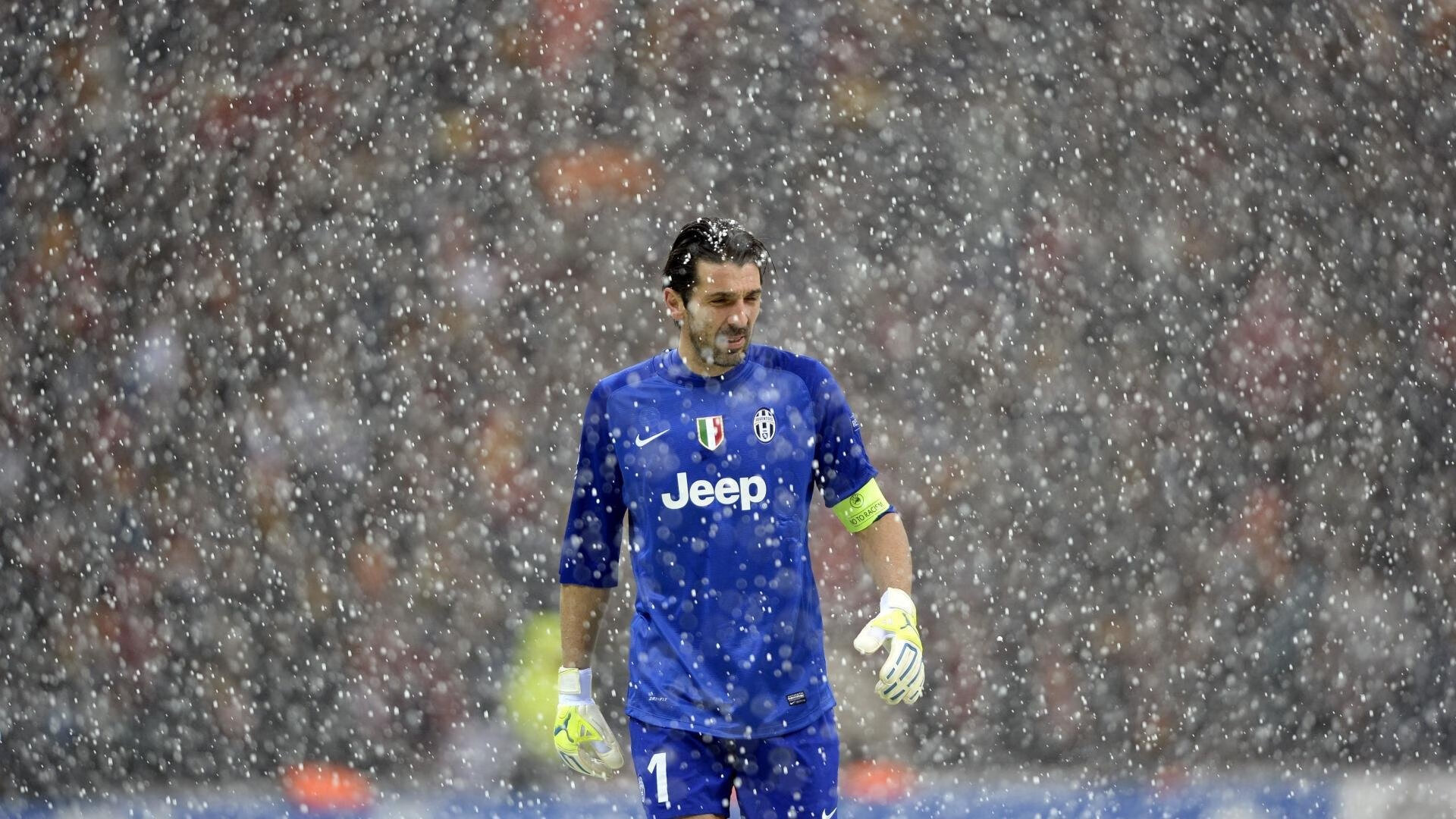 “英超新星崭露头角，引领球队冲击高位”，英超足球新秀